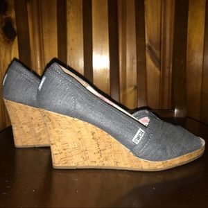 TOMS like new !